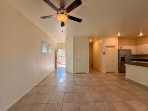 422 Larksong Avenue in Henderson, NV - Building Photo - Building Photo