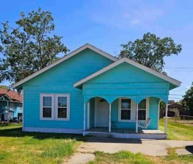 property at 1107 W Broad St
