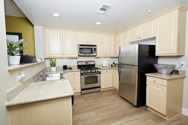 The Enclave in Palm Desert, CA - Foto de edificio - Building Photo