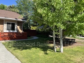 2324 Sierra Dr in Elko, NV - Building Photo - Building Photo