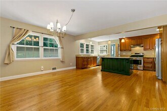 46 Hemlock Dr in Sleepy Hollow, NY - Building Photo - Building Photo