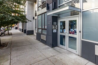 Conrad Condominium in New York, NY - Foto de edificio - Building Photo