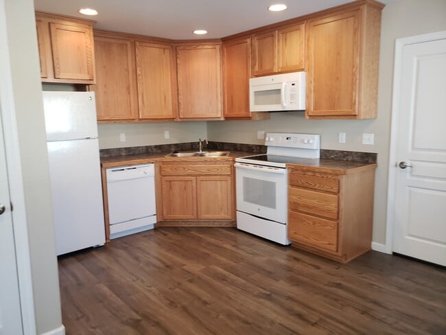 1541 Derby St Unit 2, Unit 4 in Klamath Falls, OR - Foto de edificio - Building Photo