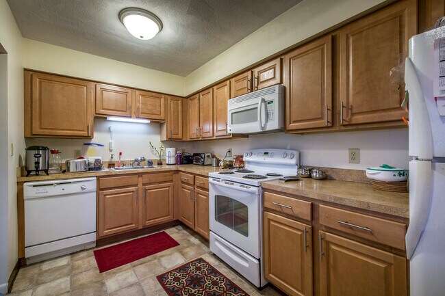 376 Massachusetts Ave, Unit 32 in Arlington, MA - Building Photo - Building Photo