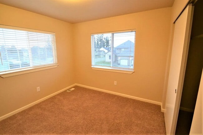 18607 104th Pl SE in Renton, WA - Foto de edificio - Building Photo