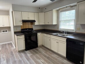 5841 Falstaff Dr in Charlotte, NC - Building Photo - Building Photo