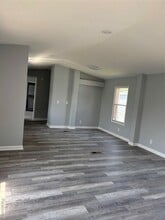 1524 Crescent Ln Dr in Flint, MI - Building Photo - Building Photo