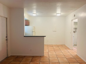 661 NE 86th St in Miami, FL - Foto de edificio - Building Photo