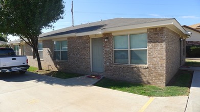 Amberwood in Lubbock, TX - Building Photo - Building Photo