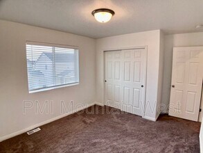 2013 W 950 N in Layton, UT - Building Photo - Building Photo