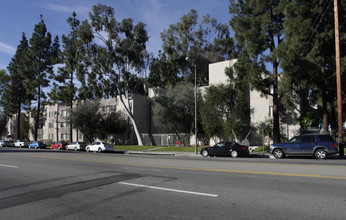 Reseda Park Apartments in Reseda, CA - Building Photo - Building Photo