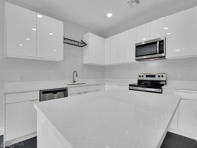 4548 29th St SW in Lehigh Acres, FL - Building Photo - Building Photo