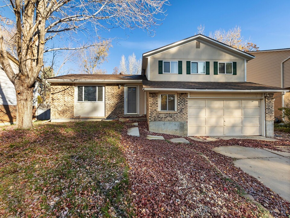 1554 Mayfield Ln in Longmont, CO - Foto de edificio