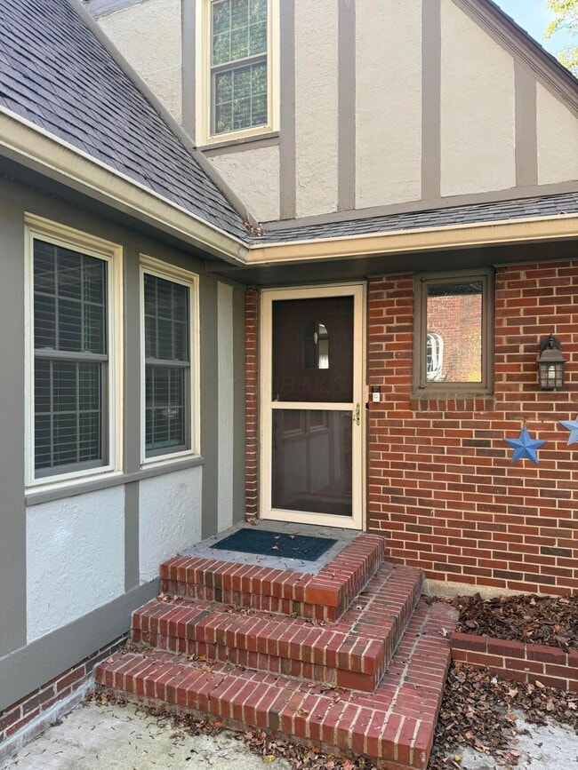 2629 E Broad St in Columbus, OH - Building Photo - Building Photo