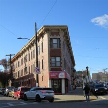 975 McLean Ave-Unit -2-R,2-S,3-R,3-S in Yonkers, NY - Foto de edificio - Building Photo