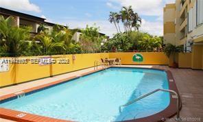 8320 NW 8th St in Miami, FL - Building Photo - Building Photo