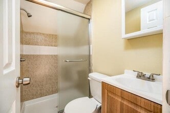 312 W Main St, Unit 3 in Turlock, CA - Foto de edificio - Building Photo