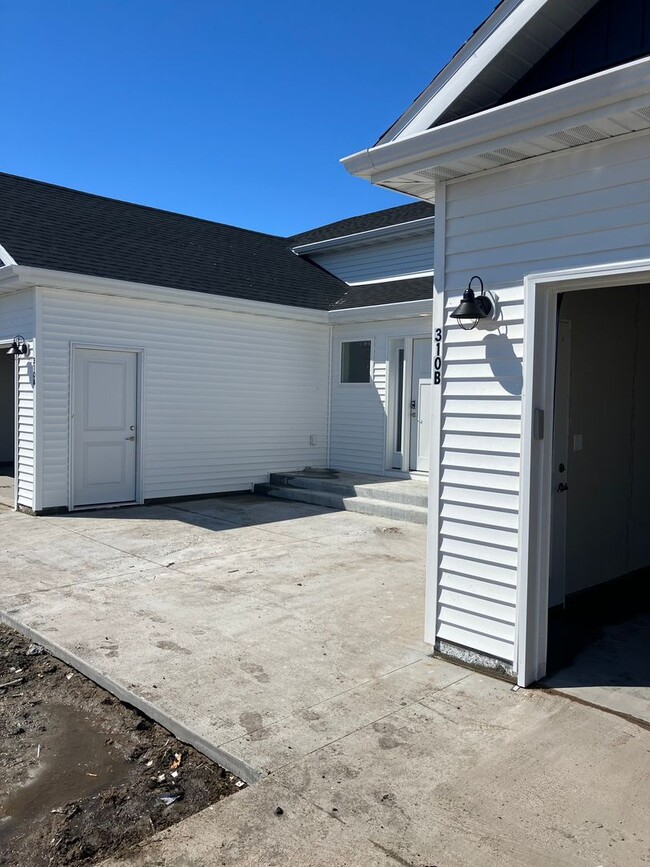 310 Toronto Dr in Hillsboro, ND - Building Photo - Building Photo