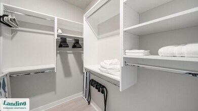 4611 N Broadway, Unit 216 in Chicago, IL - Building Photo - Building Photo