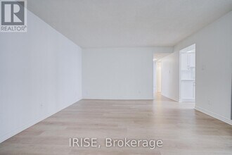 633 Bay St. in Toronto, ON - Building Photo - Building Photo