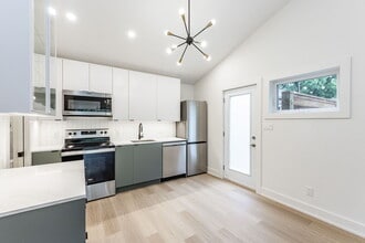 51 E 42nd St in Hamilton, ON - Building Photo - Building Photo