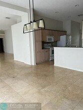 3501 Sahara Springs Blvd in Pompano Beach, FL - Foto de edificio - Building Photo