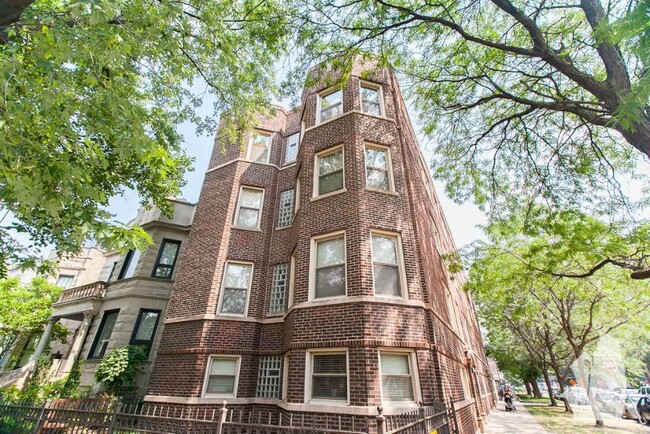 1150 W Waveland Ave, Unit 1212-1214-2 in Chicago, IL - Building Photo - Building Photo