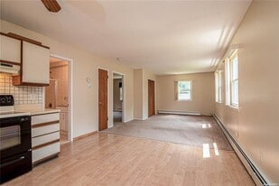 45 Garrity Ave in Lake Ronkonkoma, NY - Building Photo
