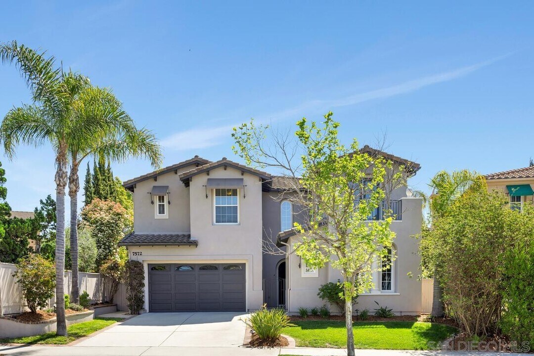 7572 Mona Ln in San Diego, CA - Building Photo