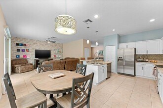 7061 Chesapeake Cir in Boynton Beach, FL - Foto de edificio - Building Photo