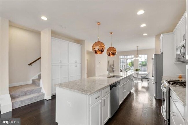 46077 Hall Rd in Sterling, VA - Building Photo - Building Photo