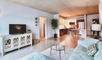 1035 W Addison St in Chicago, IL - Building Photo