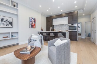 565 Massachusetts Ave, Unit 3 in Boston, MA - Foto de edificio - Building Photo