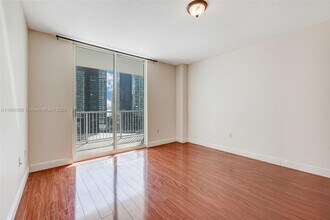 1250 S Miami Ave, Unit 1010 in Miami, FL - Building Photo - Building Photo