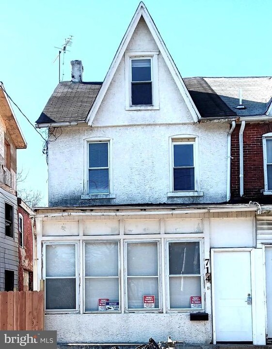 714 Highland Ave in Chester, PA - Building Photo