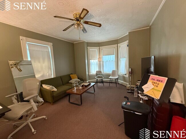 392 Windsor St, Unit 1 in Cambridge, MA - Building Photo - Building Photo