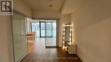 25 Richmond St E in Toronto, ON - Building Photo - Building Photo