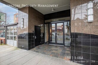 1620 NE Broadway in Portland, OR - Foto de edificio - Building Photo