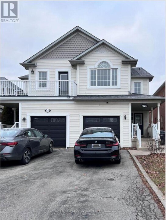 923 Golden Farmer Way in Mississauga, ON - Building Photo