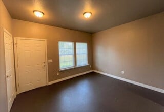2117 4th St in Port Neches, TX - Building Photo - Building Photo