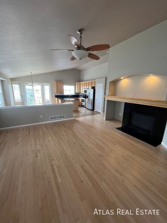 15812 E 107th Ave in Commerce City, CO - Building Photo