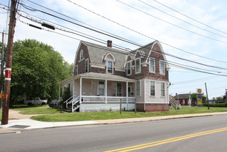 48 Washington St in Mystic, CT - Foto de edificio - Building Photo