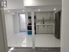 3207 Pebblewood Rd in Mississauga, ON - Building Photo - Building Photo