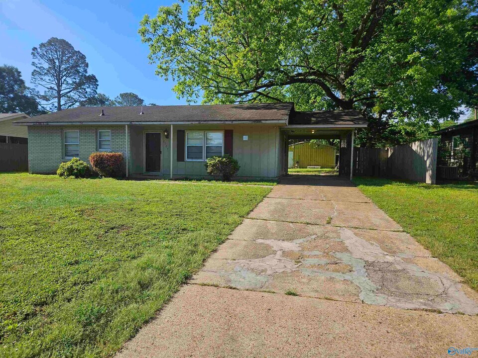 2107 Harrison St SE in Decatur, AL - Foto de edificio