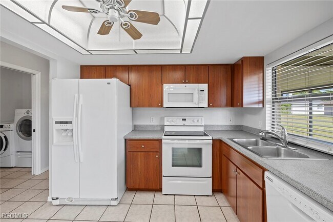 913 SE 27th Terrace in Cape Coral, FL - Building Photo - Building Photo