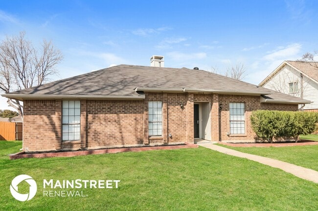 1613 Glencairn Ln in Lewisville, TX - Building Photo - Building Photo