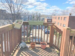 44 Elm St, Unit 1 in Somerville, MA - Foto de edificio - Building Photo