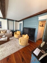 23 Mugford St, Unit 23 Mugford in Marblehead, MA - Foto de edificio - Building Photo