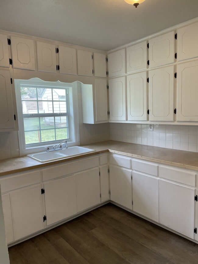 1009 E 6th St in Sulphur, OK - Building Photo - Building Photo