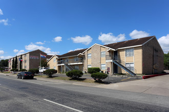 SouthFork Apartments in Corpus Christi, TX - Foto de edificio - Building Photo